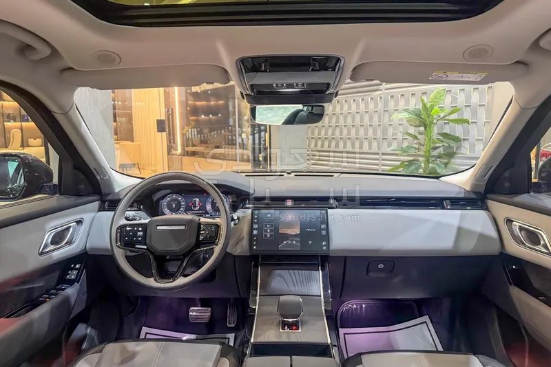 2025 Land Rover Range Rover Velar SE