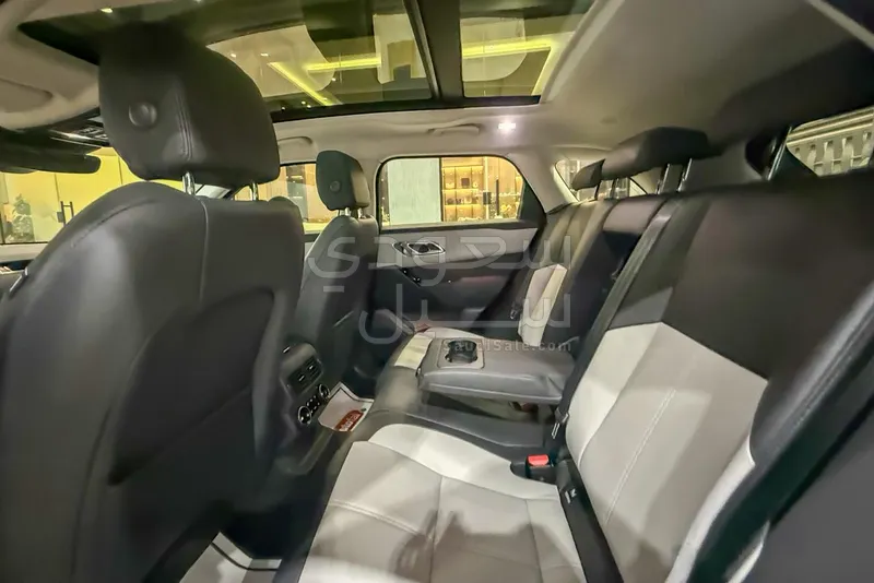2025 Land Rover Range Rover Velar SE