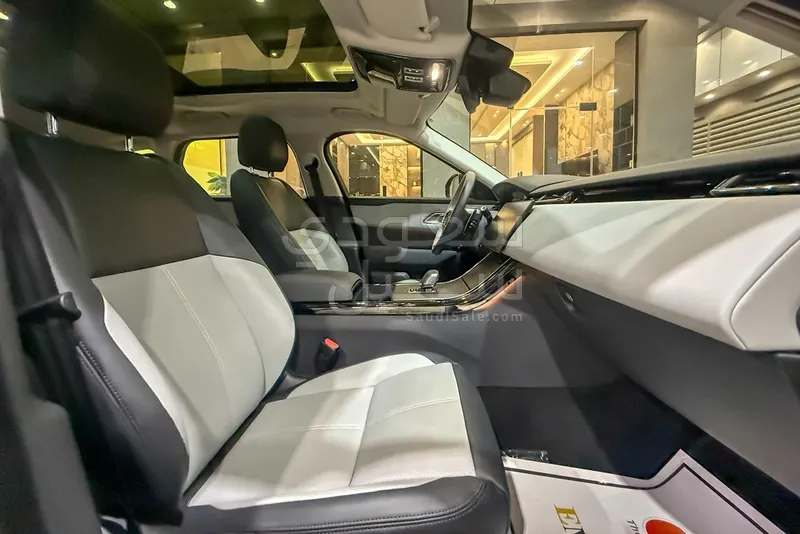 2025 Land Rover Range Rover Velar SE