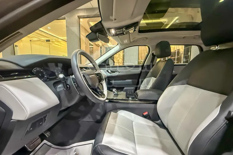 2025 Land Rover Range Rover Velar SE
