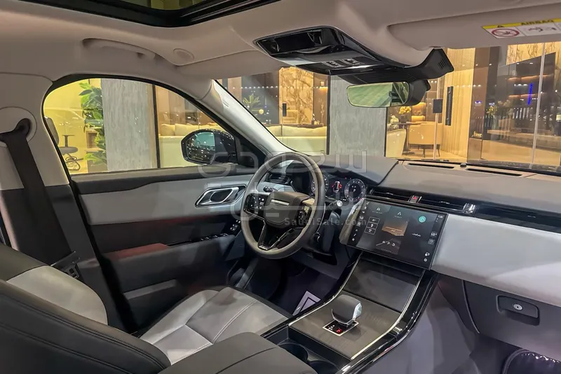 2025 Land Rover Range Rover Velar SE