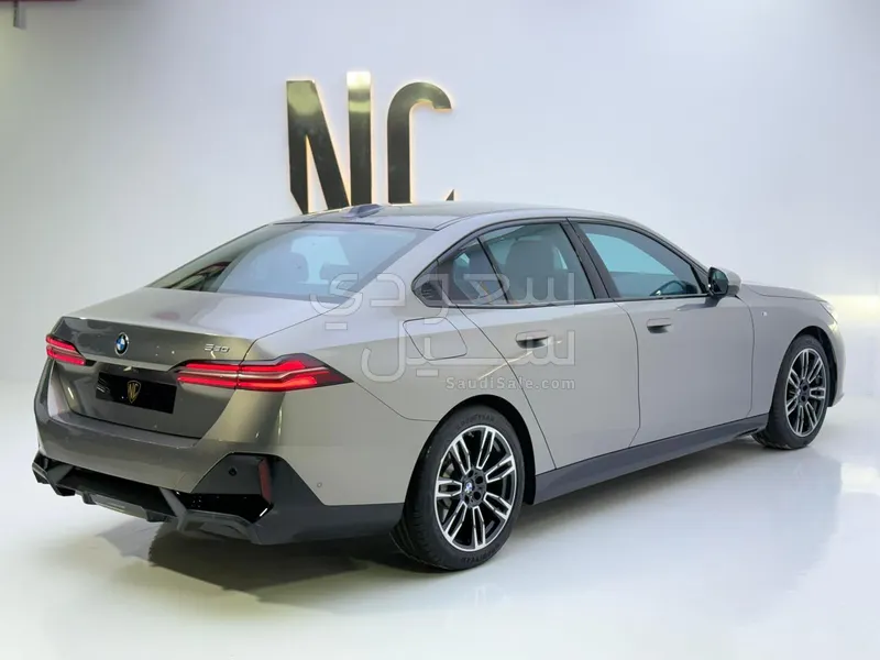 2024 BMW 5 Series 520i