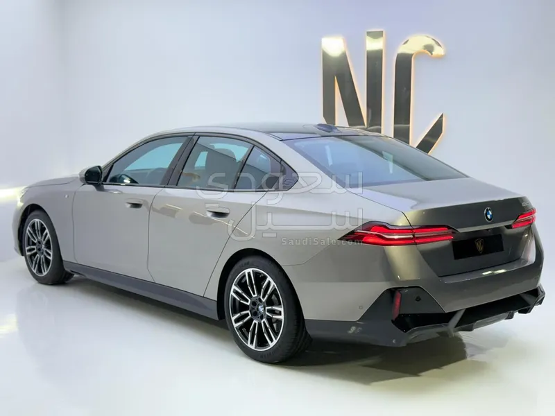 2024 BMW 5 Series 520i