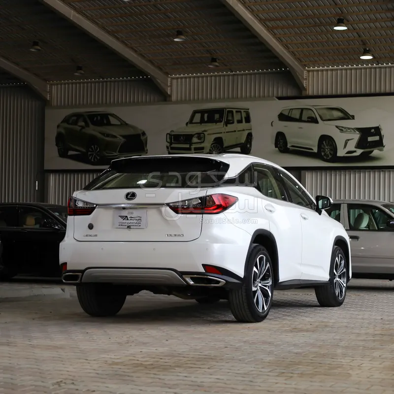 2022 لكزس أر إكس 350