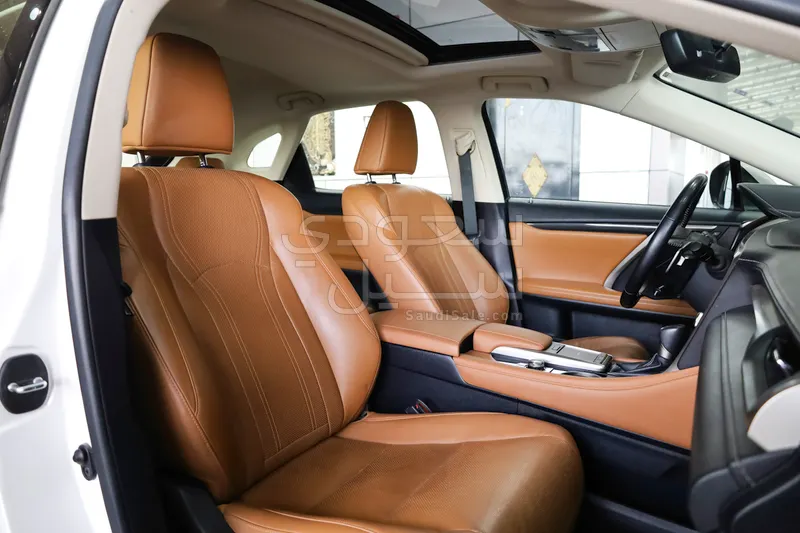 2022 لكزس أر إكس 350