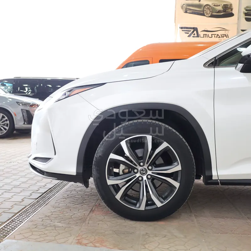 2022 لكزس أر إكس 350