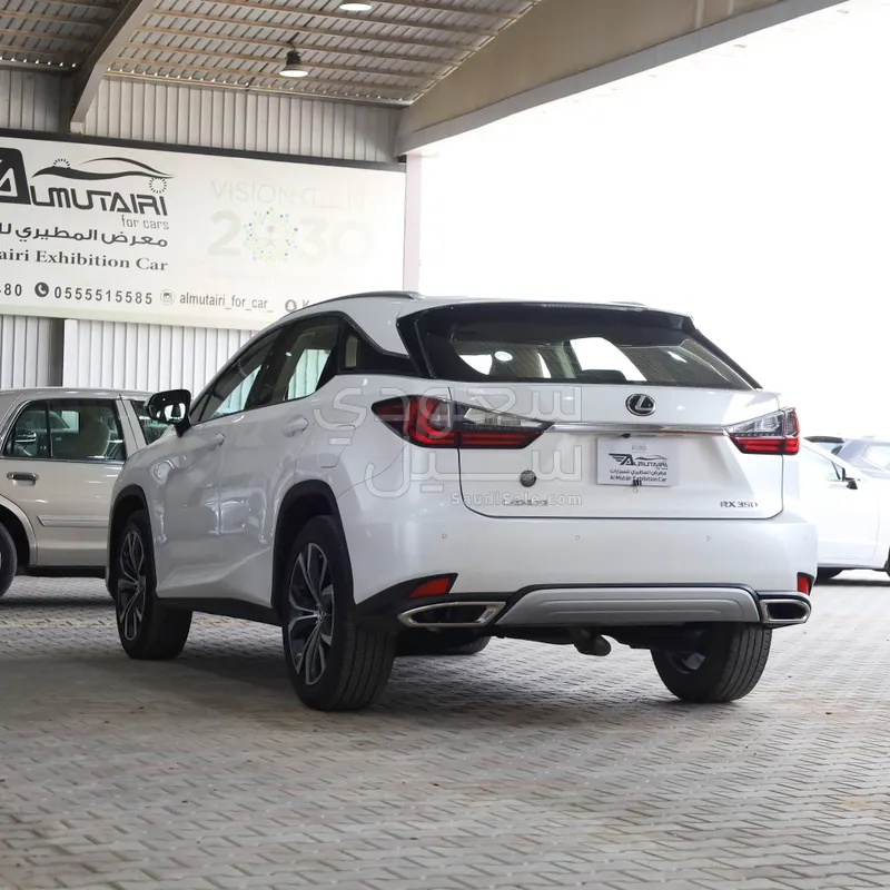 2022 لكزس أر إكس 350
