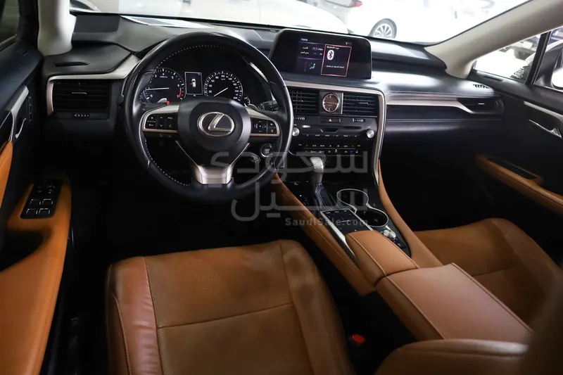 2022 لكزس أر إكس 350