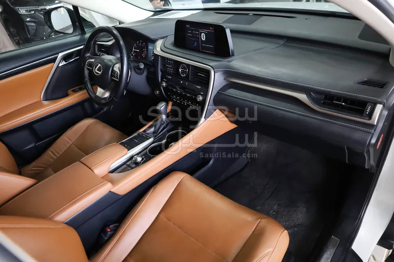 2022 لكزس أر إكس 350