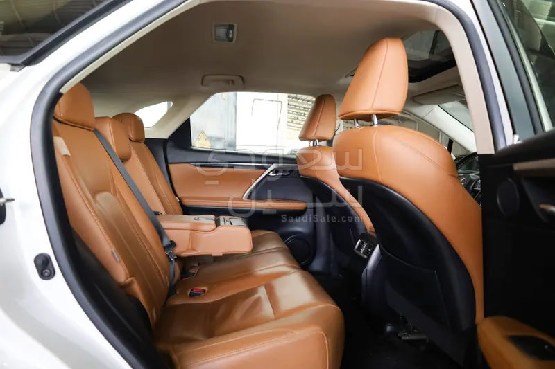 2022 لكزس أر إكس 350