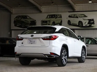 2022 لكزس أر إكس 350