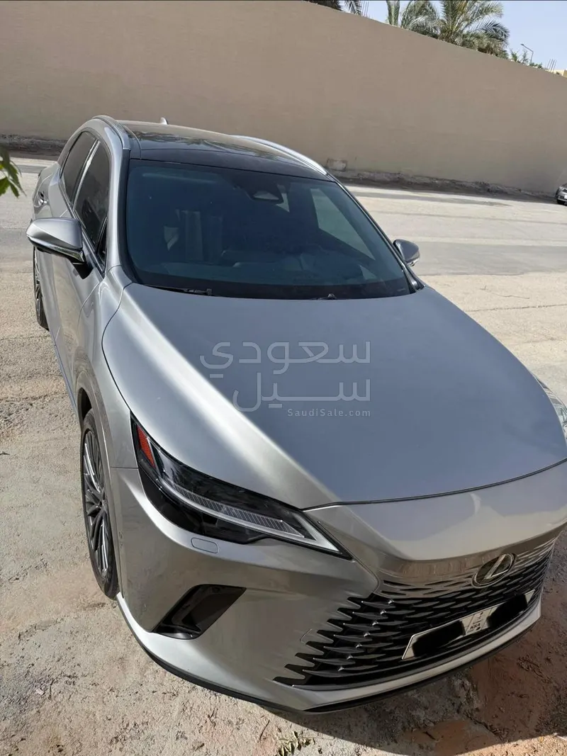 2023 لكزس أر إكس 350