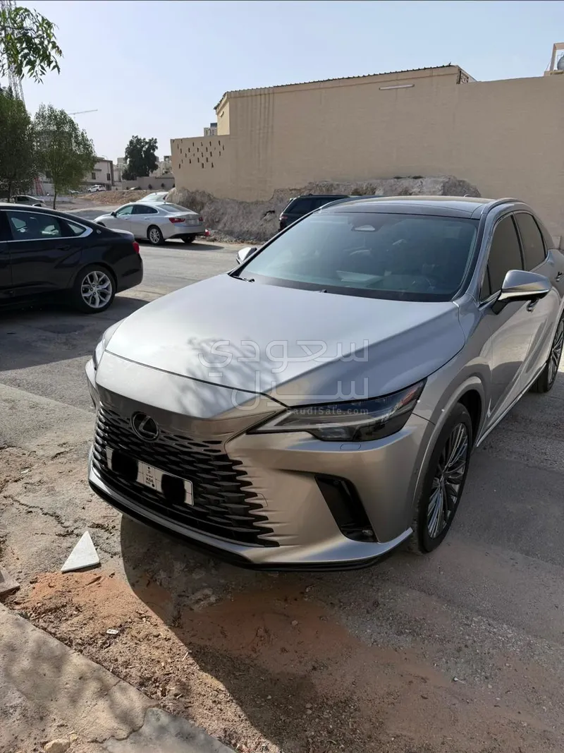 2023 لكزس أر إكس 350