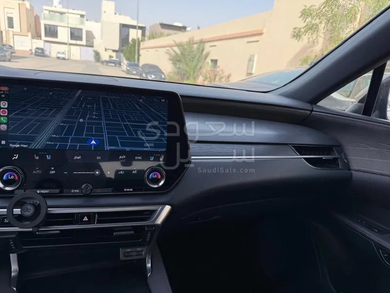 2023 لكزس أر إكس 350