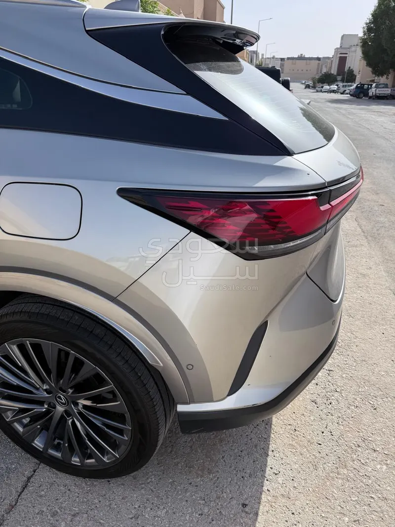 2023 لكزس أر إكس 350