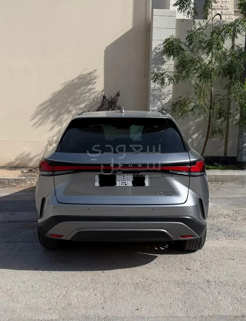 2023 لكزس أر إكس 350