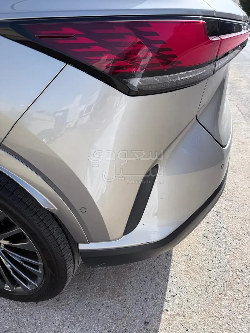 2023 لكزس أر إكس 350