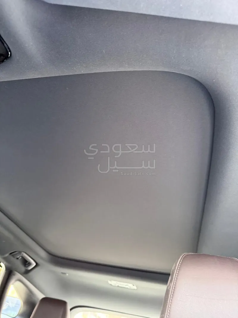 2023 لكزس أر إكس 350