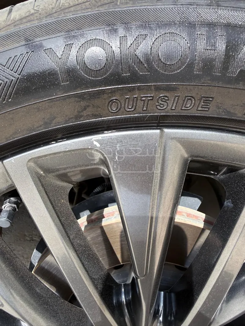 2023 لكزس أر إكس 350