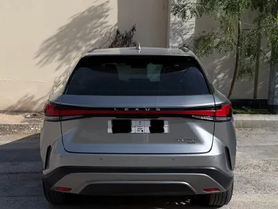 2023 لكزس أر إكس 350