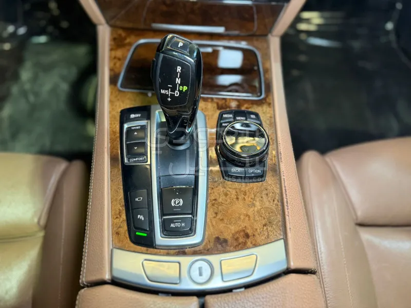 2015 بي ام دبليو الفئة السابعة 740 إل أي إنديفيجوال