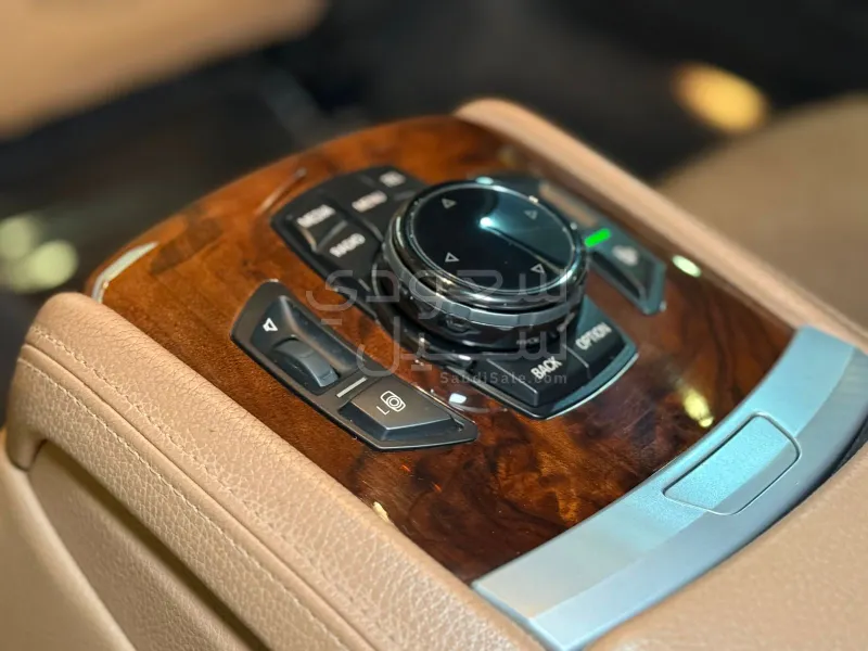 2015 بي ام دبليو الفئة السابعة 740 إل أي إنديفيجوال