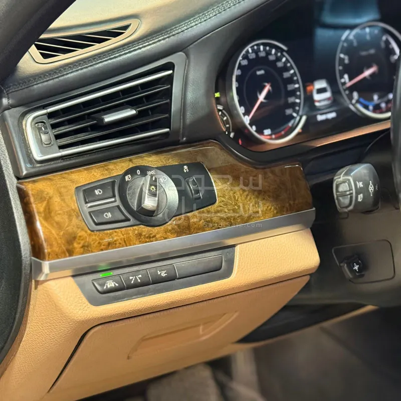 2015 بي ام دبليو الفئة السابعة 740 إل أي إنديفيجوال