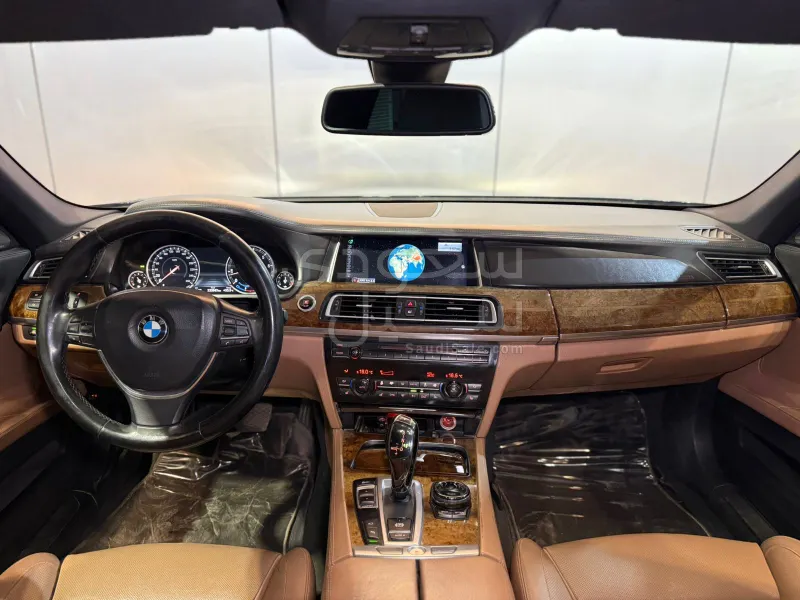 2015 بي ام دبليو الفئة السابعة 740 إل أي إنديفيجوال