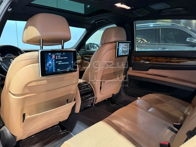 2015 بي ام دبليو الفئة السابعة 740 إل أي إنديفيجوال