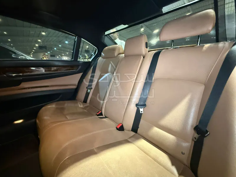 2015 بي ام دبليو الفئة السابعة 740 إل أي إنديفيجوال