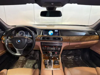 2015 بي ام دبليو الفئة السابعة 740 إل أي إنديفيجوال