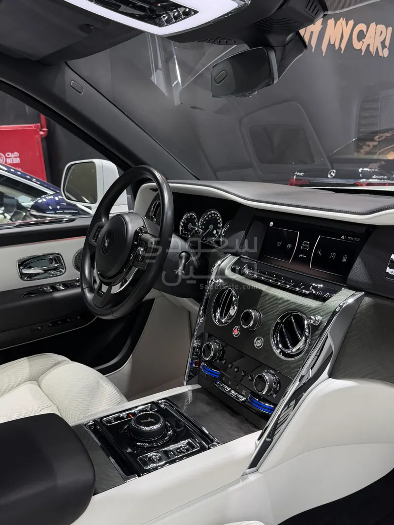 2019 رولز رويس كولينان سلفر بادج