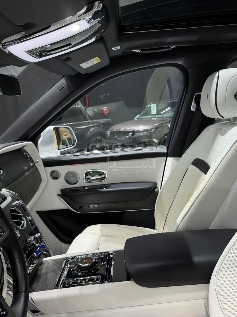 2019 رولز رويس كولينان سلفر بادج