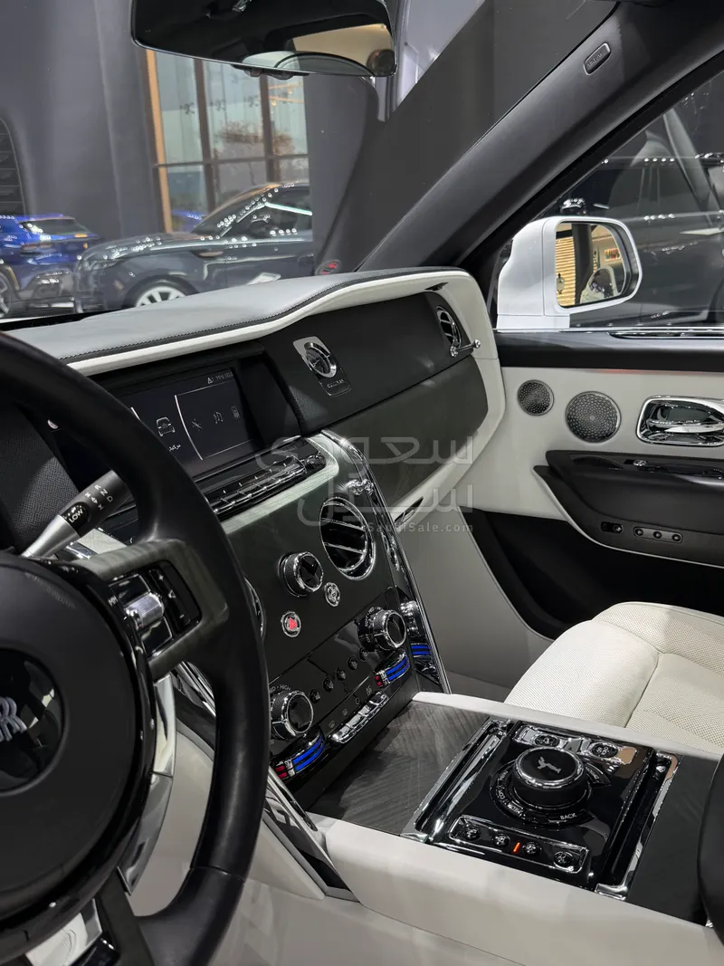 2019 رولز رويس كولينان سلفر بادج