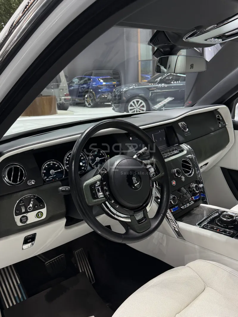 2019 رولز رويس كولينان سلفر بادج