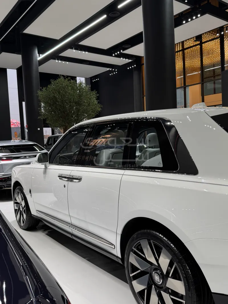 2019 رولز رويس كولينان سلفر بادج