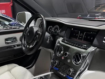 2019 رولز رويس كولينان سلفر بادج