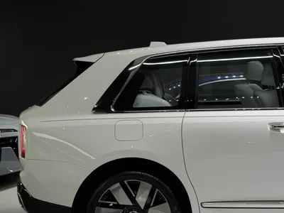 2019 رولز رويس كولينان سلفر بادج