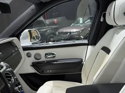 2019 رولز رويس كولينان سلفر بادج