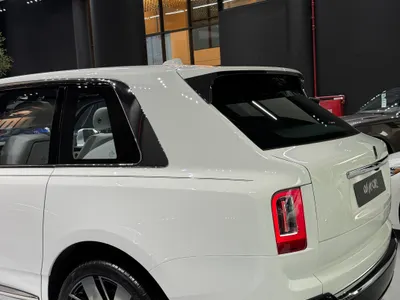 2019 رولز رويس كولينان سلفر بادج