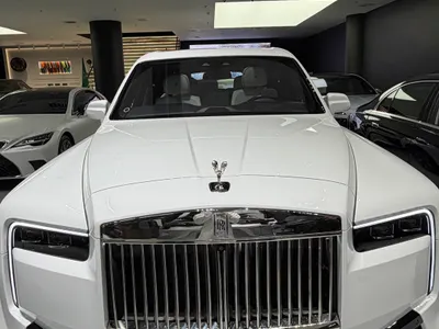 2019 رولز رويس كولينان سلفر بادج