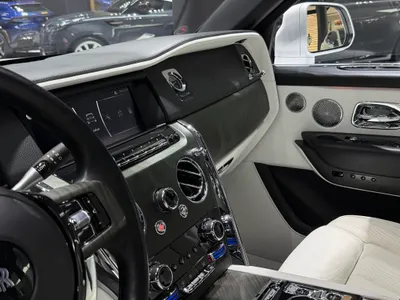 2019 رولز رويس كولينان سلفر بادج