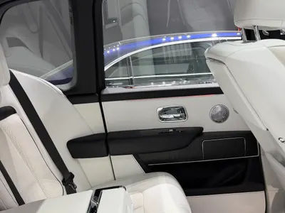 2019 رولز رويس كولينان سلفر بادج