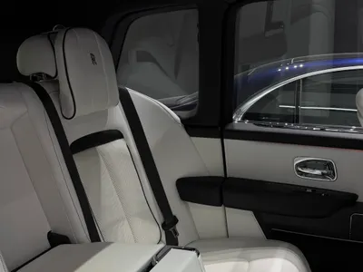 2019 رولز رويس كولينان سلفر بادج