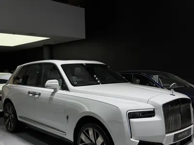 2019 رولز رويس كولينان سلفر بادج