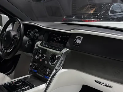 2019 رولز رويس كولينان سلفر بادج