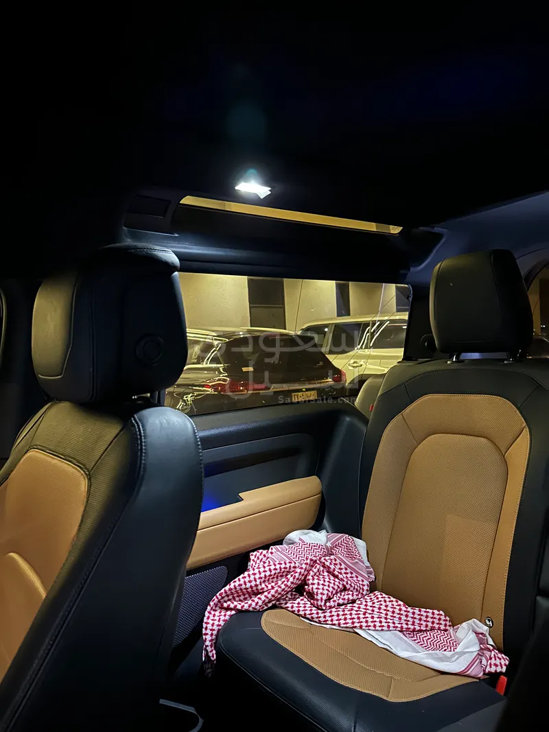 2023 لاند روفر ديفيندر 90