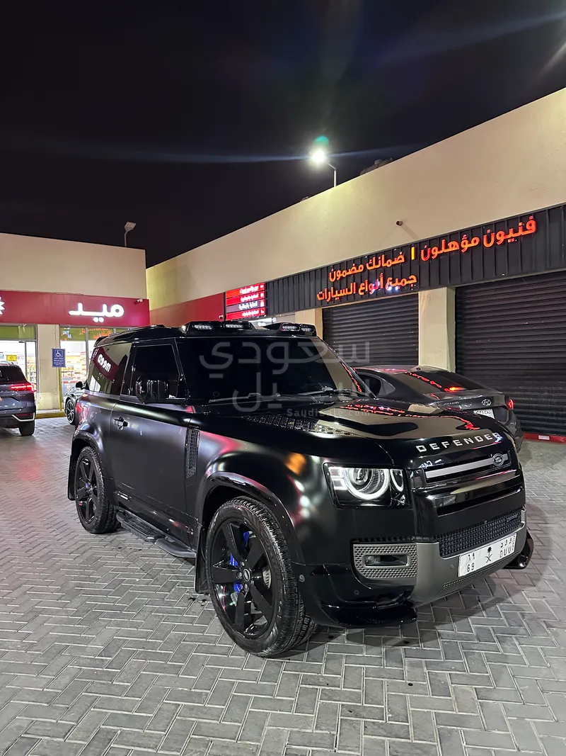 2023 لاند روفر ديفيندر 90