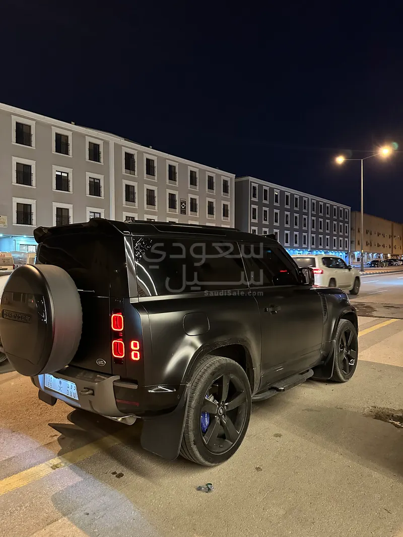 2023 لاند روفر ديفيندر 90