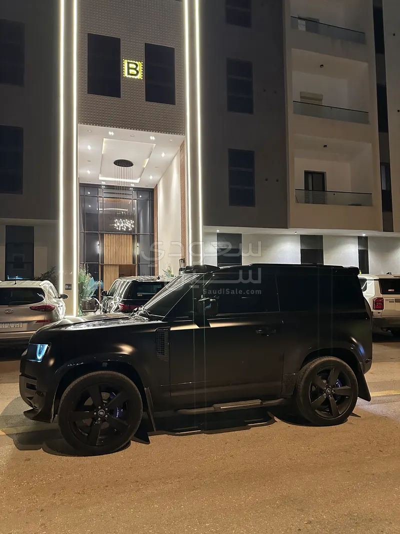 2023 لاند روفر ديفيندر 90